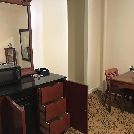 Waterbury Big Apple Motel Екстериор снимка