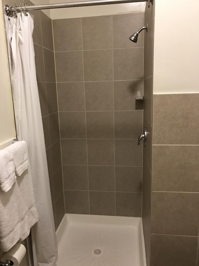 Waterbury Big Apple Motel Екстериор снимка