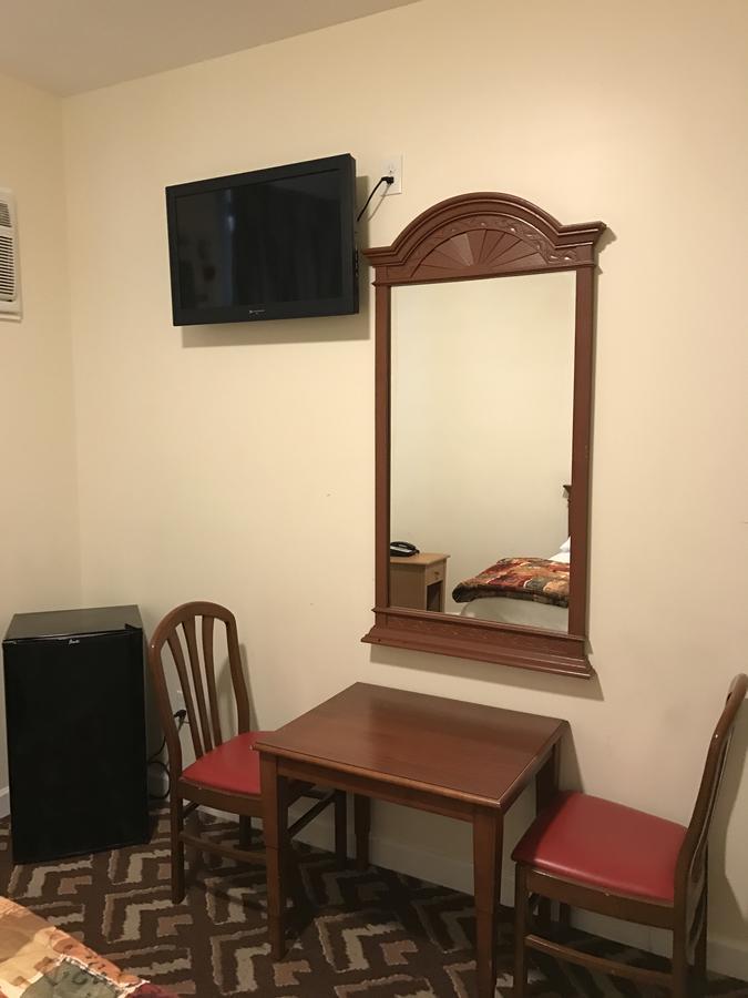 Waterbury Big Apple Motel Екстериор снимка