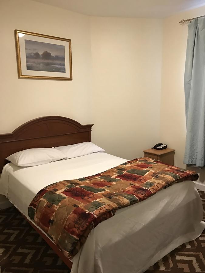 Waterbury Big Apple Motel Екстериор снимка