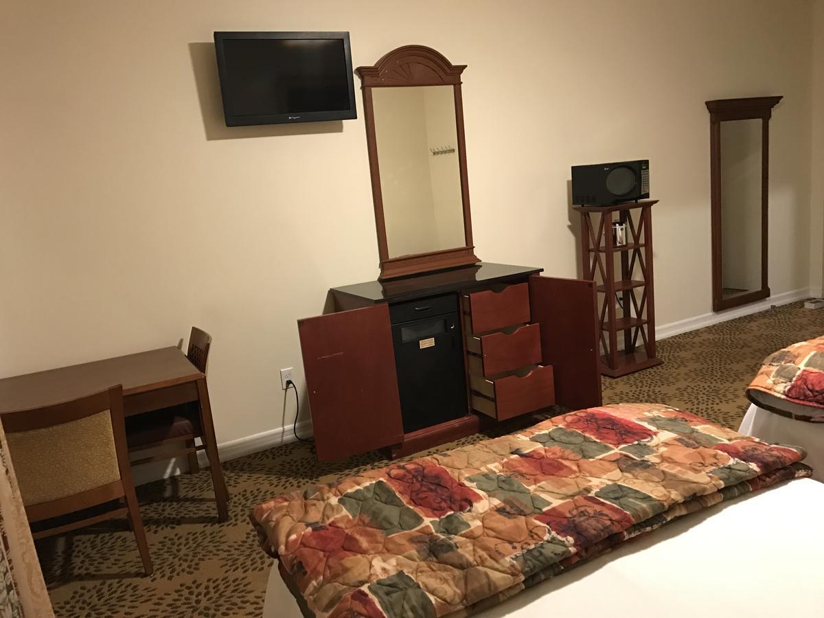 Waterbury Big Apple Motel Екстериор снимка
