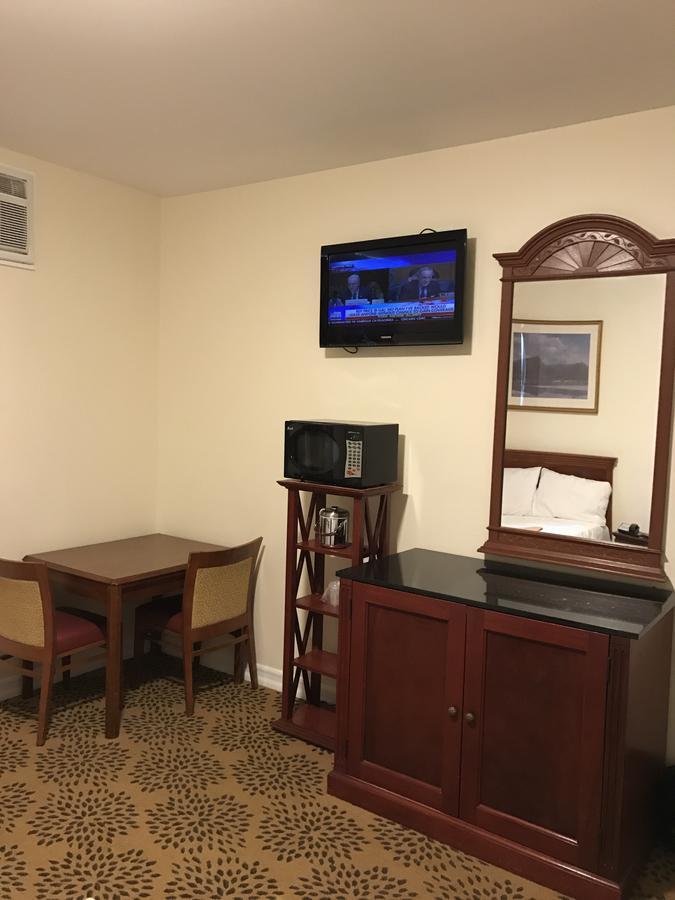 Waterbury Big Apple Motel Екстериор снимка